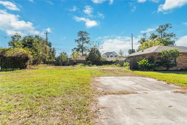 a view of an swimming pool and a yard