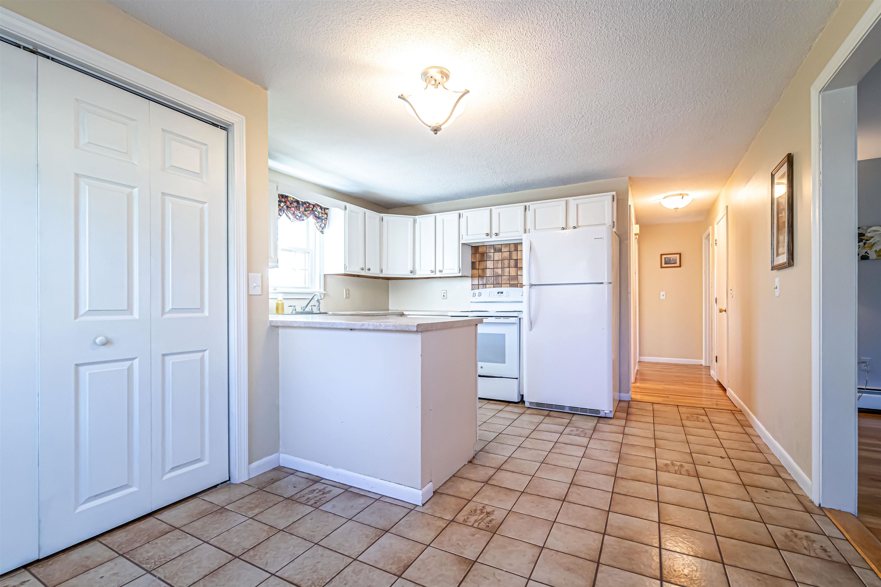 30 Gendron Street Nashua, NH 03062 - Photo 7 of 31