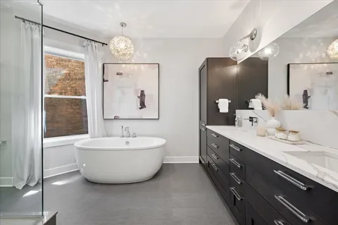 $2,500,000 | 2901 North Burling Street, Chicago, IL 60657
