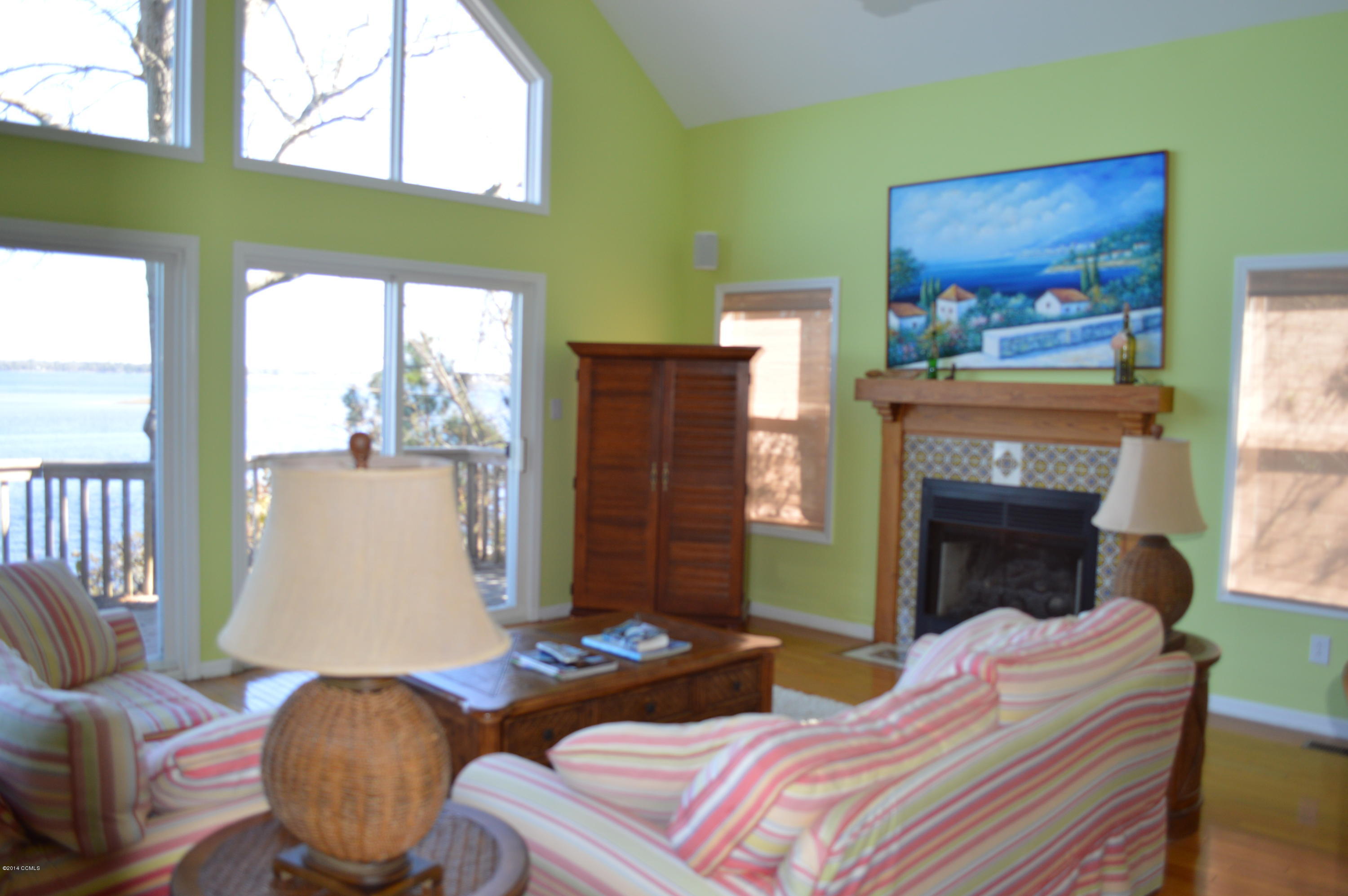 130 Corbett Road Swansboro, NC 28584 - Photo 3 of 30 GREAT ROOM WITH FIREPLACE AND RIVER VIEW