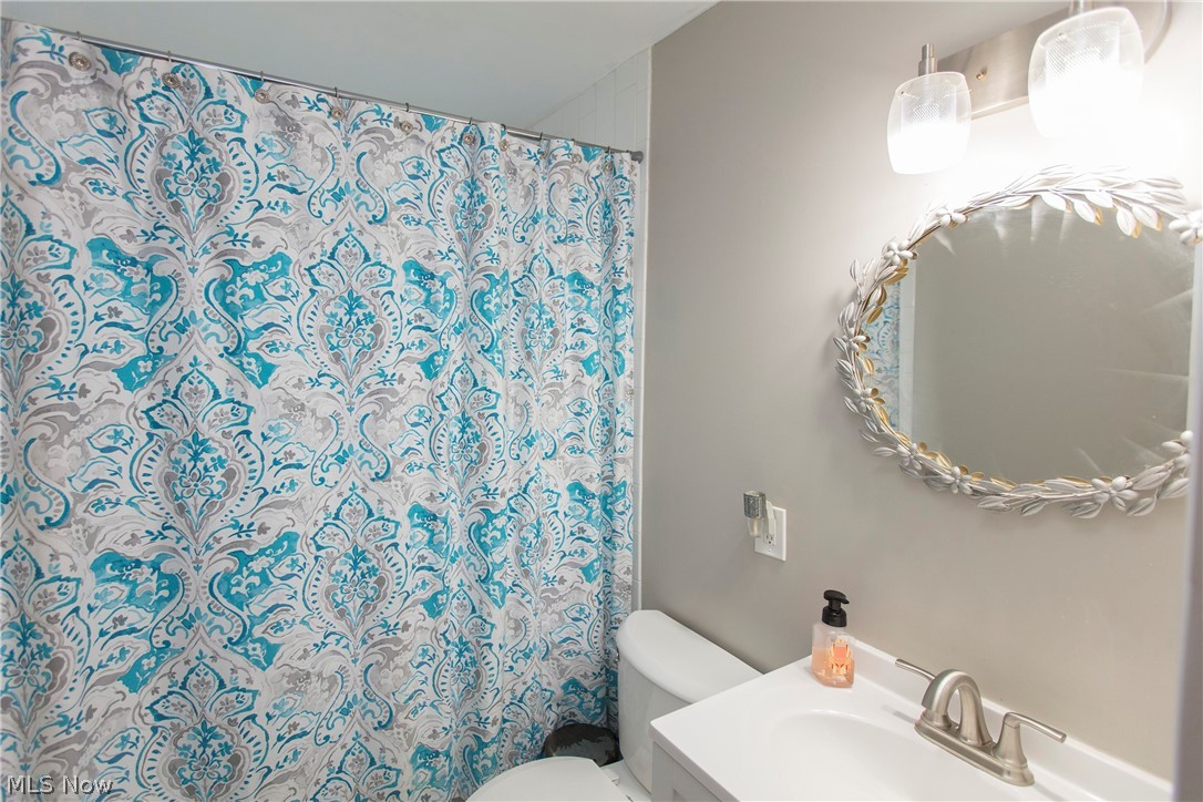 3233 Joslyn Road Cleveland, OH 44111 - Photo 18 of 34 Gallery Image 18