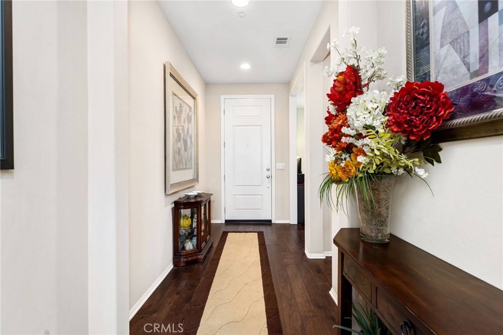 28386 Fox Ridge Cove Menifee, CA 92585 - Photo 5 of 48 a living room with furniture flowerpot and flower pot