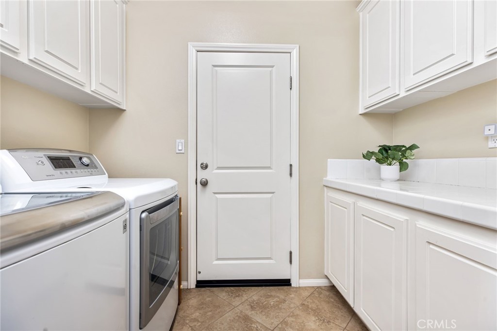 28386 Fox Ridge Cove Menifee, CA 92585 - Photo 9 of 48 a utility room with dryer and washer