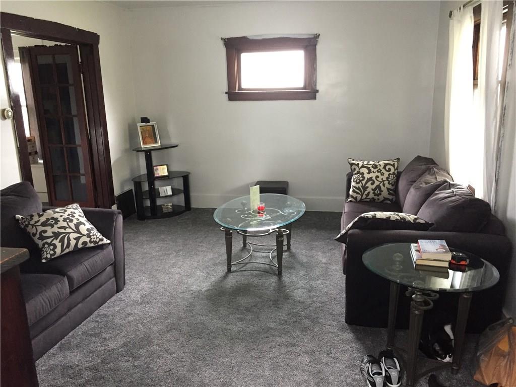 Spacious living room 19'x12'