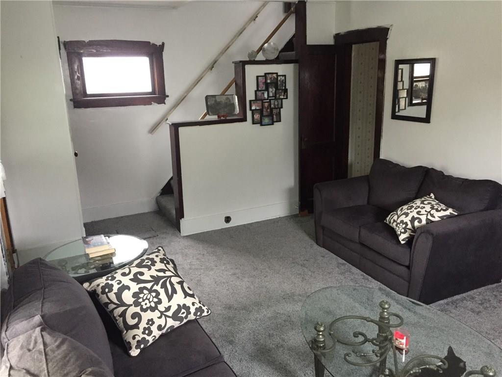 Spacious living room 19'x12'