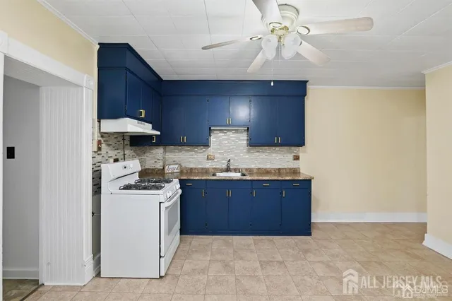 $2,400 | 416 B Main Street, Sayreville, NJ 08872