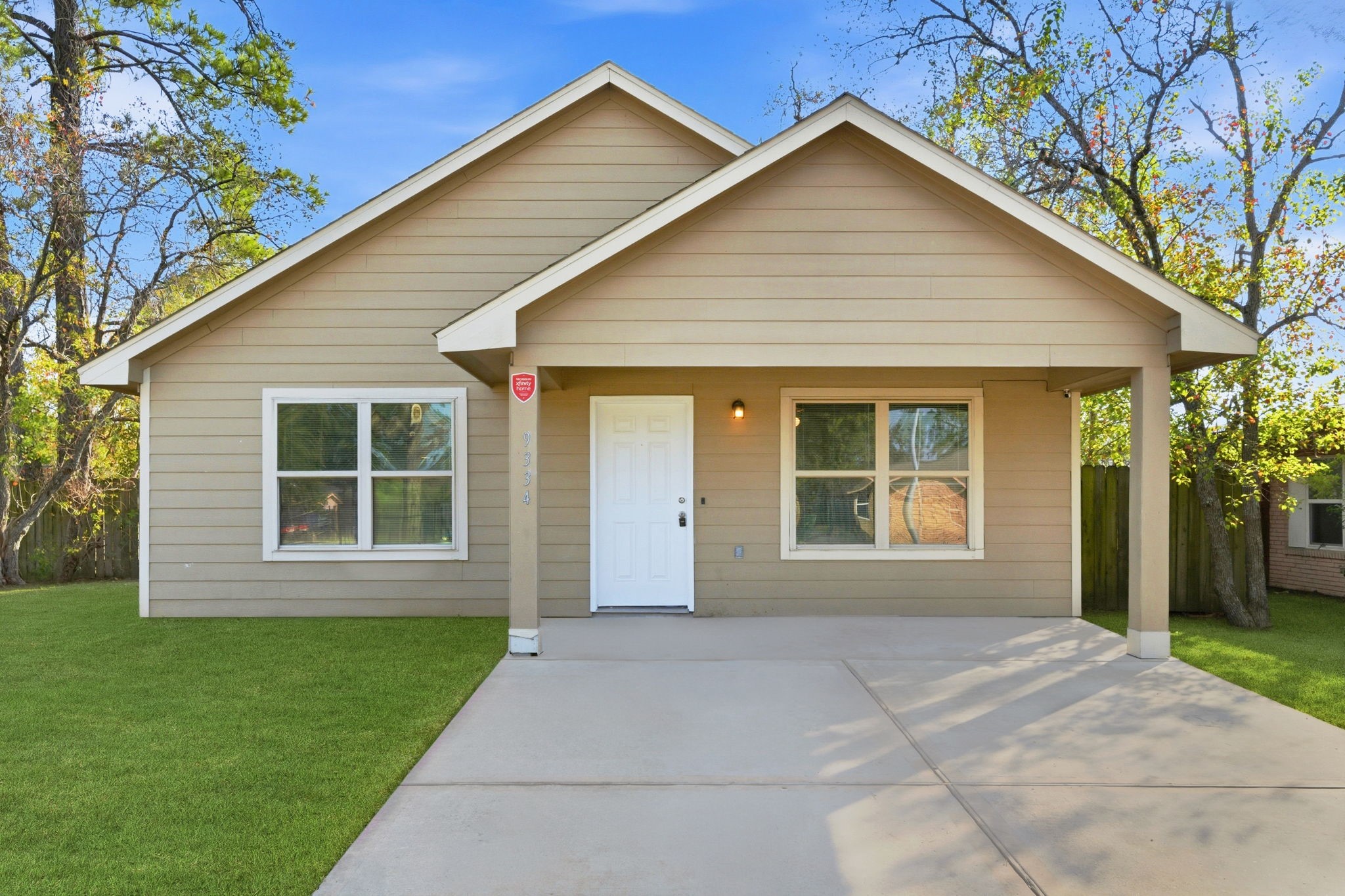 a view of a house that has a yard