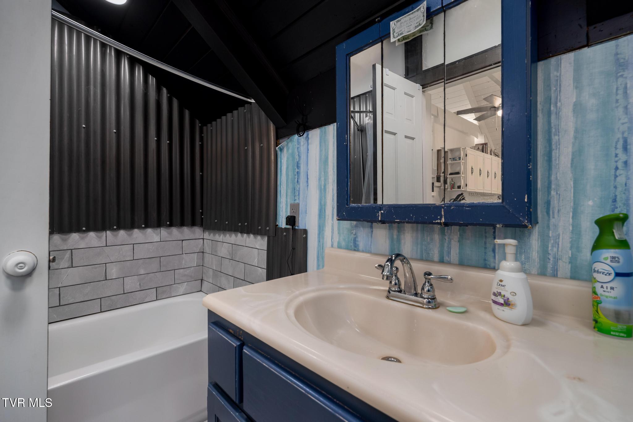 101 Taylortown Road Johnson City, TN 37601 - Photo 17 of 60 101 Taylortown Road (52 of 69)