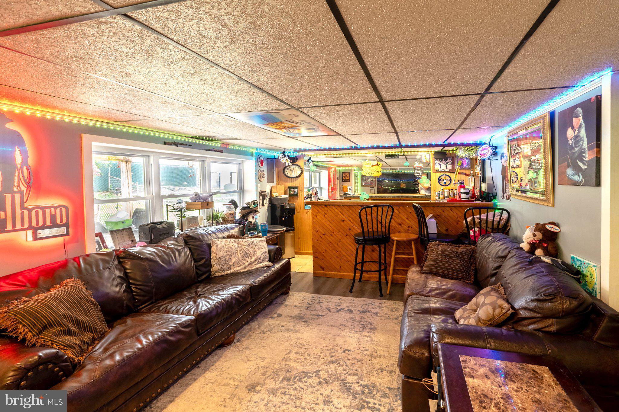 12307 Dunks Ferry Road Philadelphia, PA 19154 - Photo 26 of 31 Vibrant lounge with cozy ambiance.