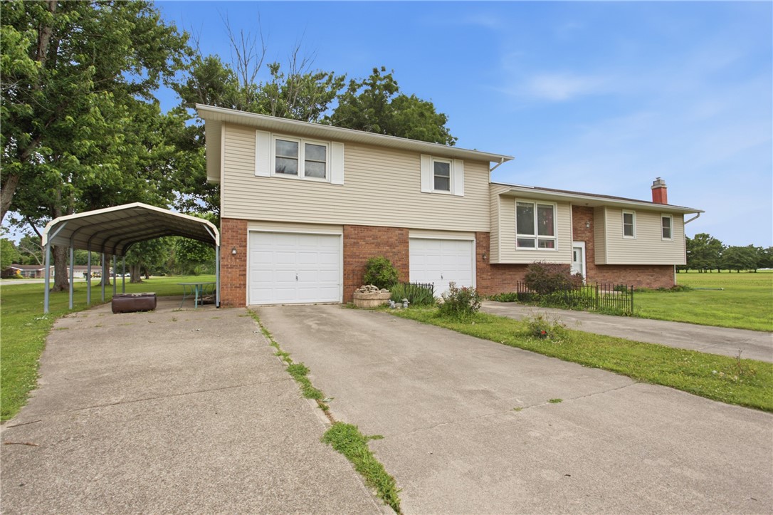 15115 North Nazarene Road Effingham, IL 62401 - Photo 3 of 32