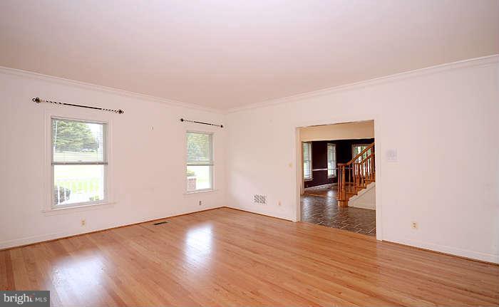5709 Williams Road Hydes, MD 21082 - Photo 9 of 29 Living Room
