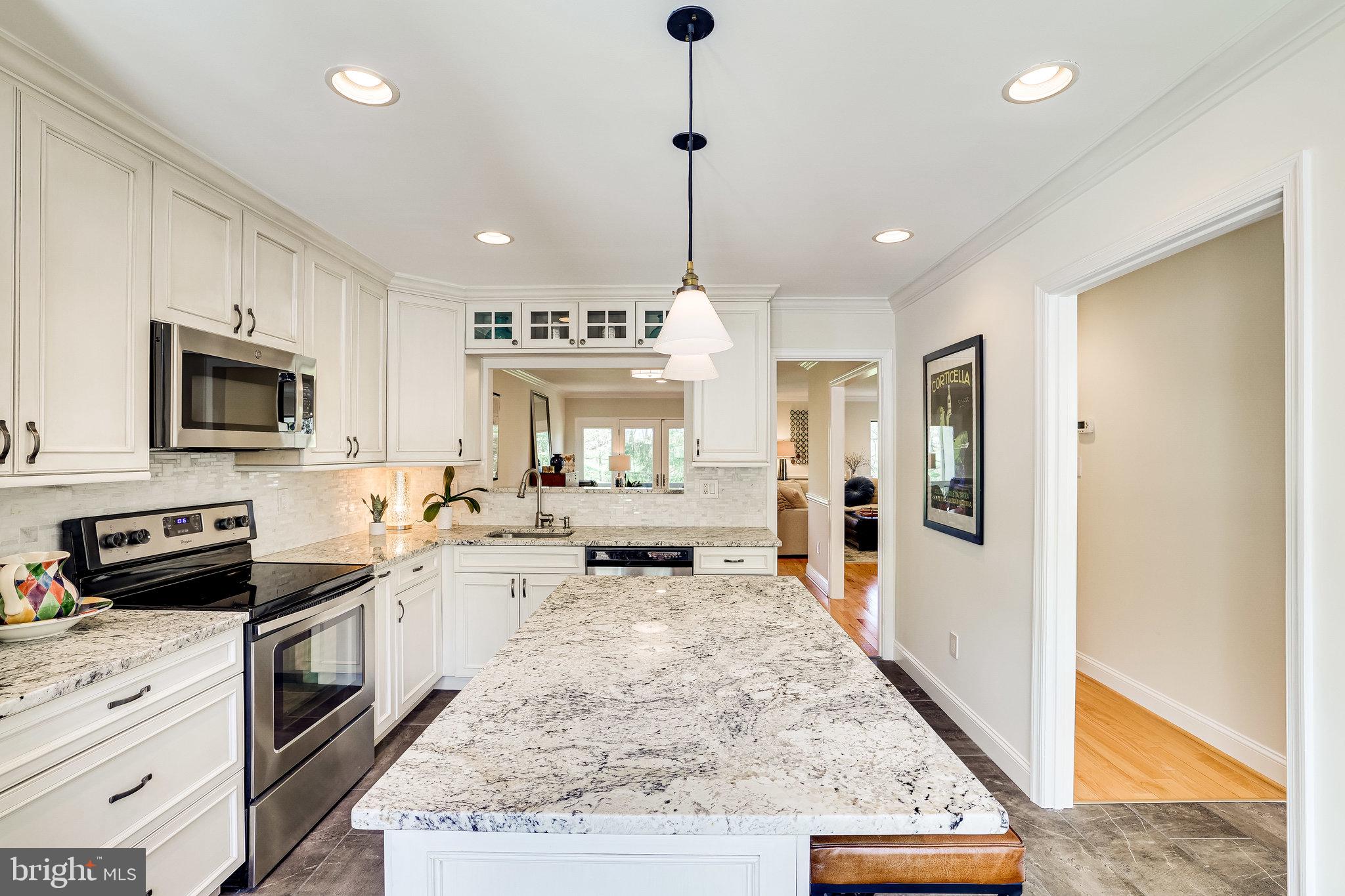 11716 Newbridge Court Reston, VA 20191 - Photo 17 of 79 Large Granite Island with Seating