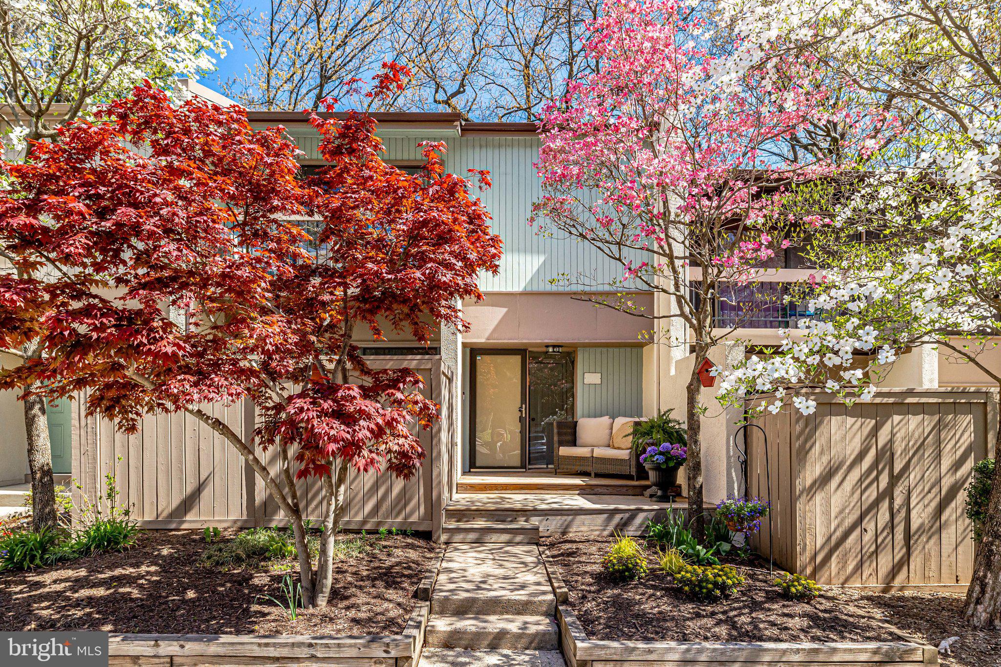 11716 Newbridge Court Reston, VA 20191 - Photo 8 of 79 Let's Step Inside!