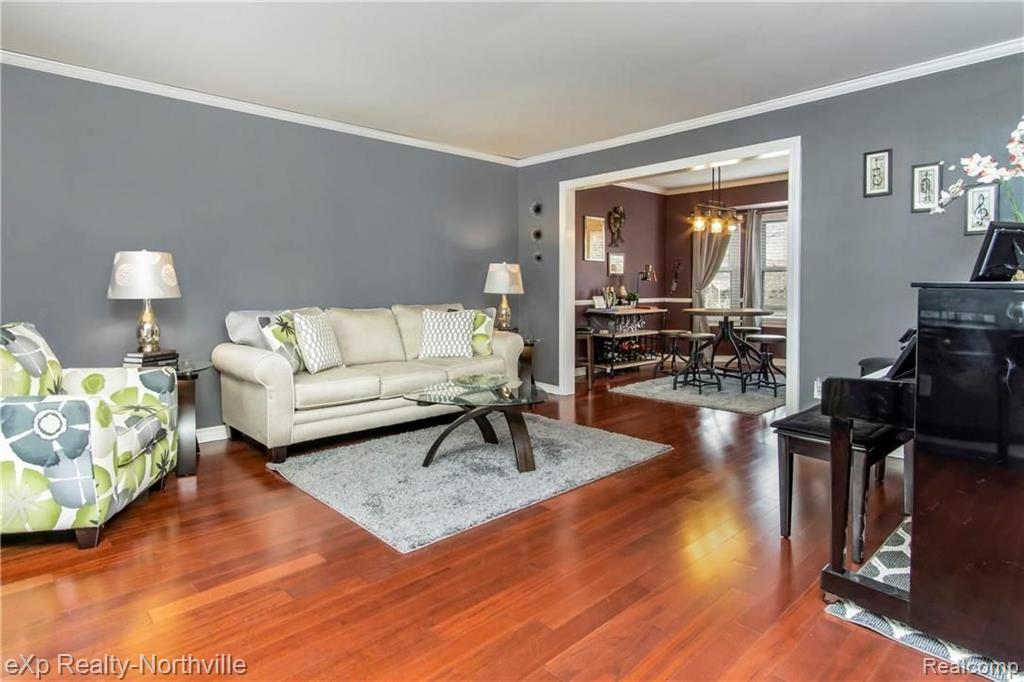 28122 Yorktown Road Farmington Hills, MI 48331 - Photo 2 of 15