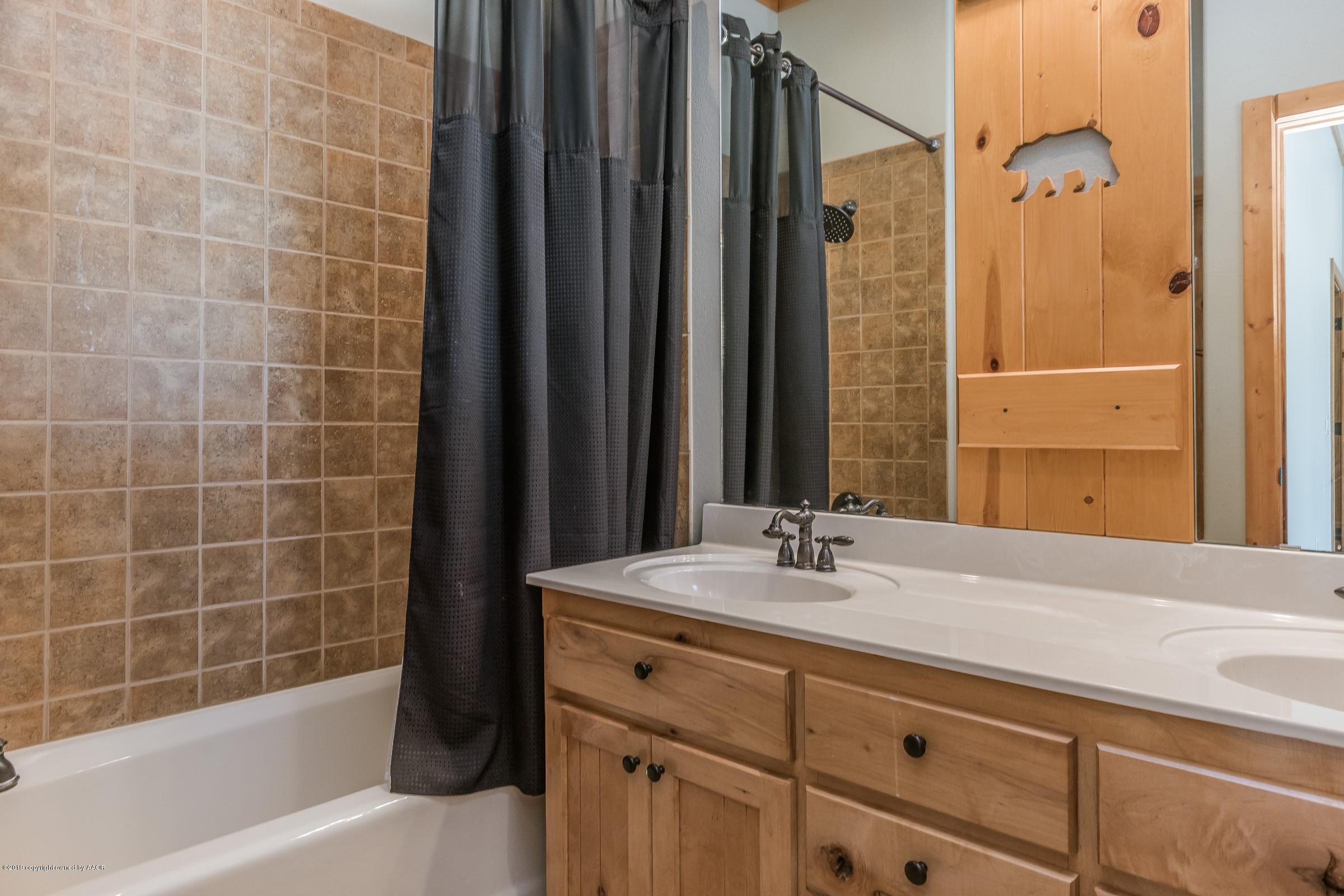 7800 Bayswater Road Amarillo, TX 79119 - Photo 20 of 34 2nd BR's Private Bath