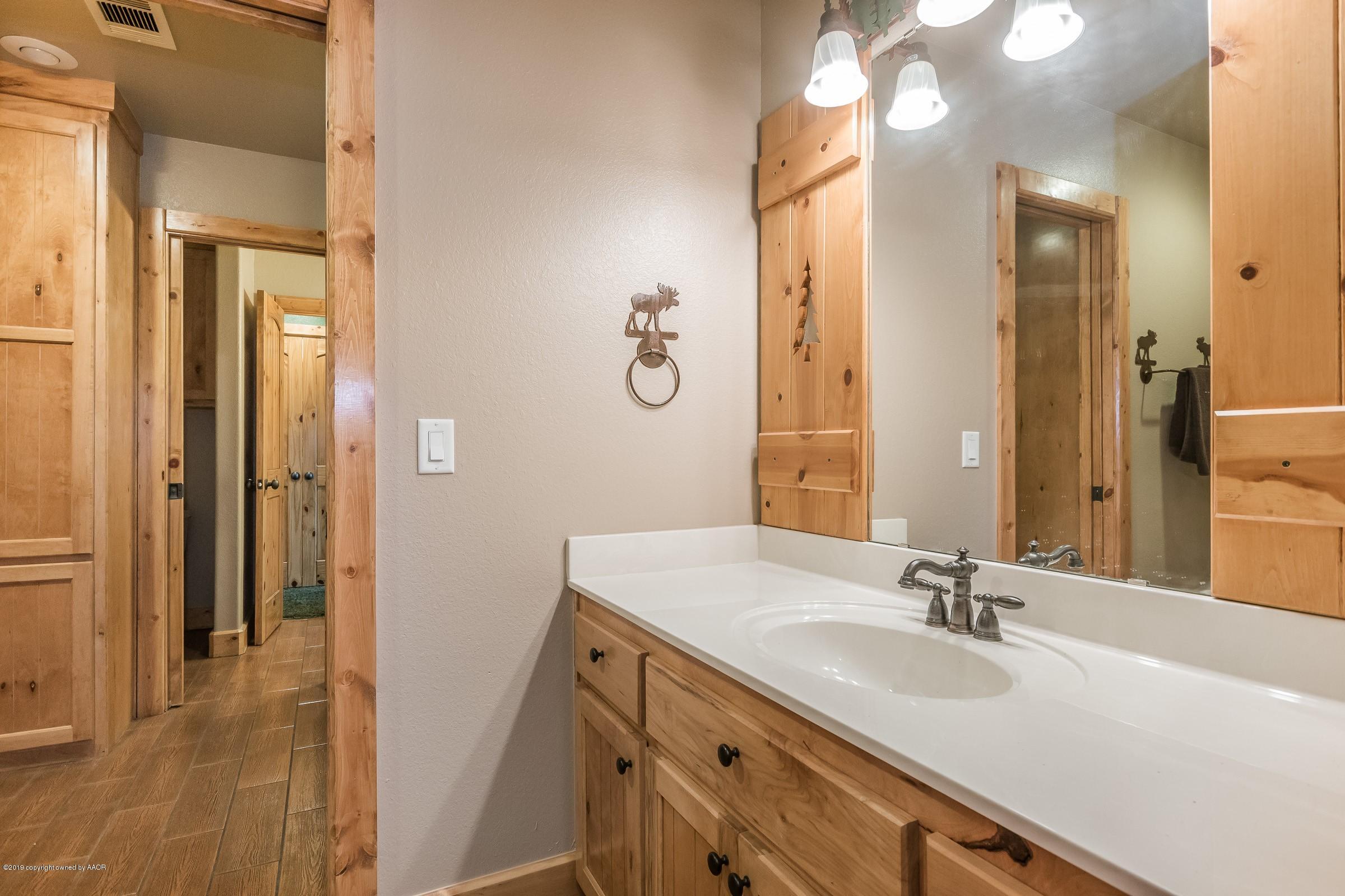 7800 Bayswater Road Amarillo, TX 79119 - Photo 24 of 34 Jack/Jill Bath