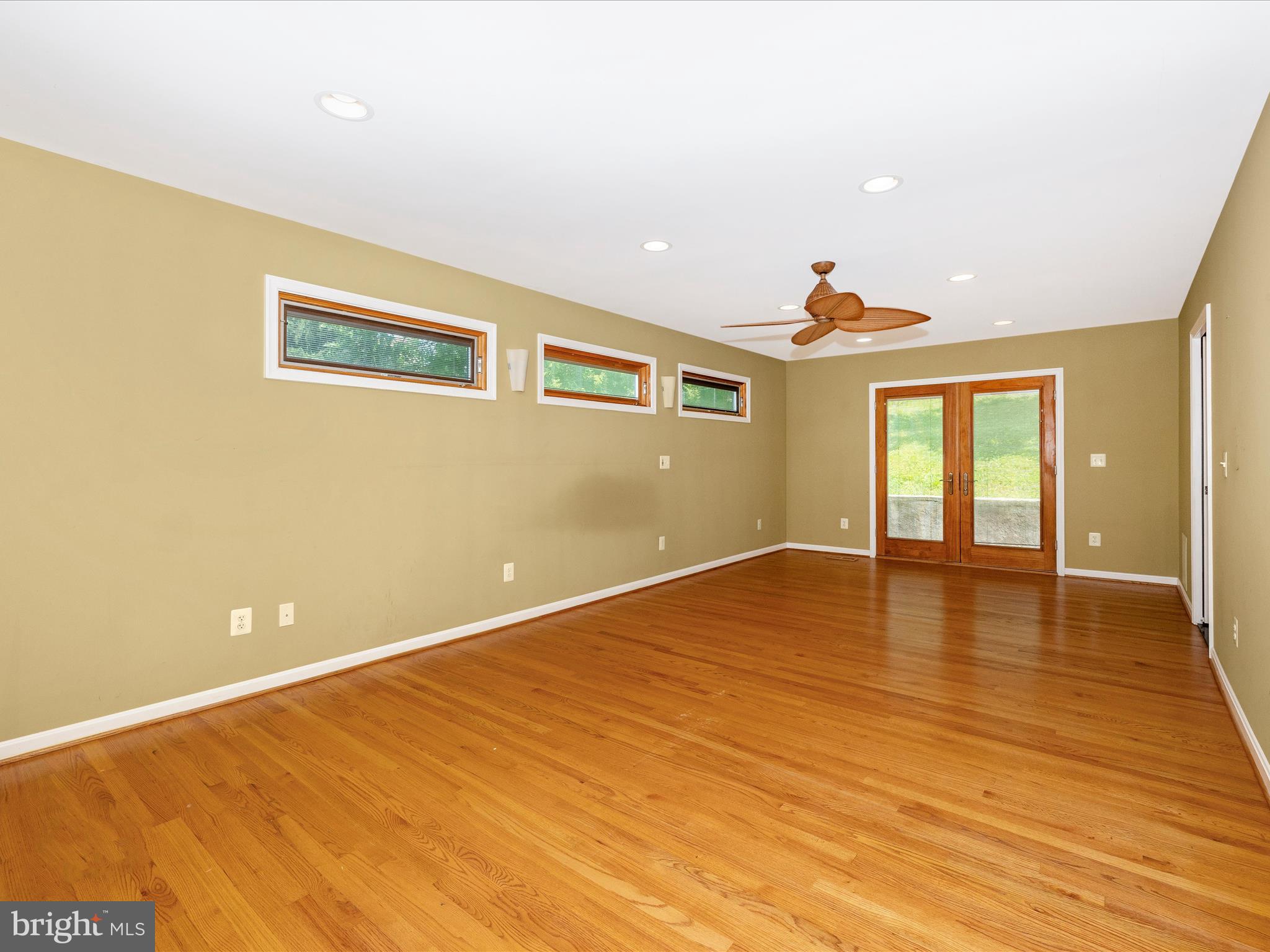 23933 Stringtown Road Clarksburg, MD 20871 - Photo 20 of 52 Large Primary Bedroom