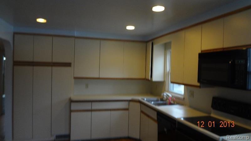29616 Joy Road Livonia, MI 48150 - Photo 4 of 11 Kitchen.jpg