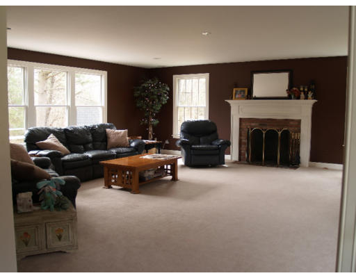 647 First Parish Road Scituate, MA 02066 - Photo 8 of 10 Gallery Image 8