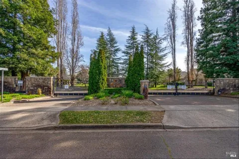 $849,000 | 8 Valley Club Circle, Napa, CA 94558