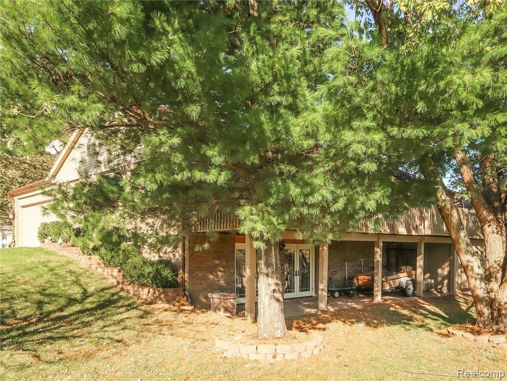 36837 Chesapeake Road Farmington Hills, MI 48335 - Photo 33 of 35