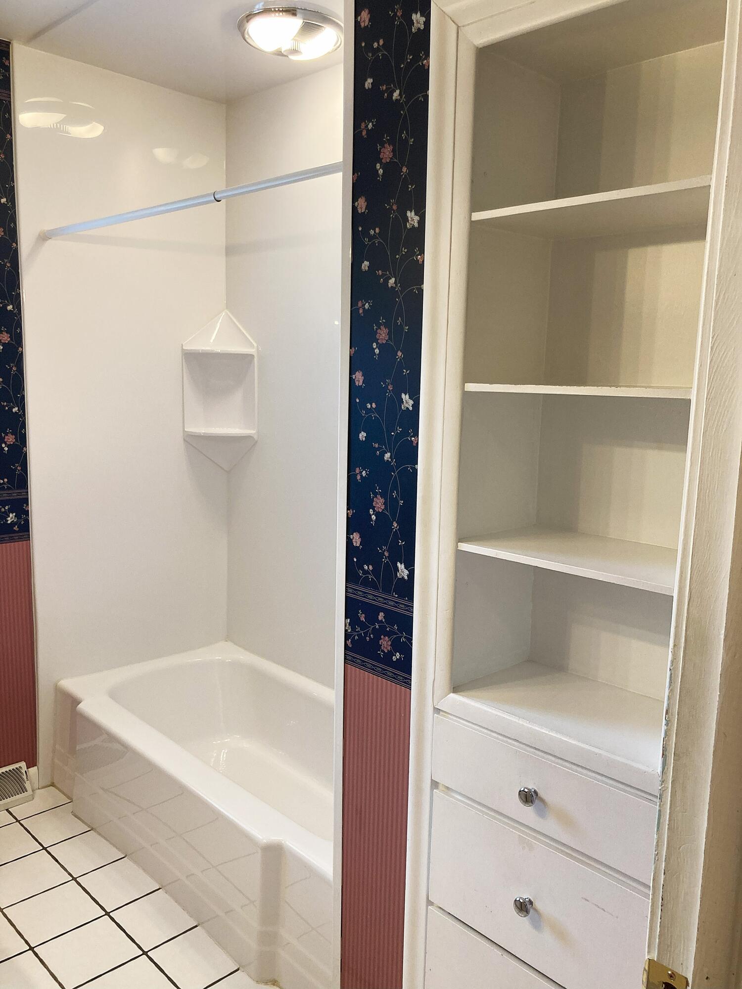 503 West Gilson Street Edmore, MI 48829 - Photo 18 of 52 Bathroom #1