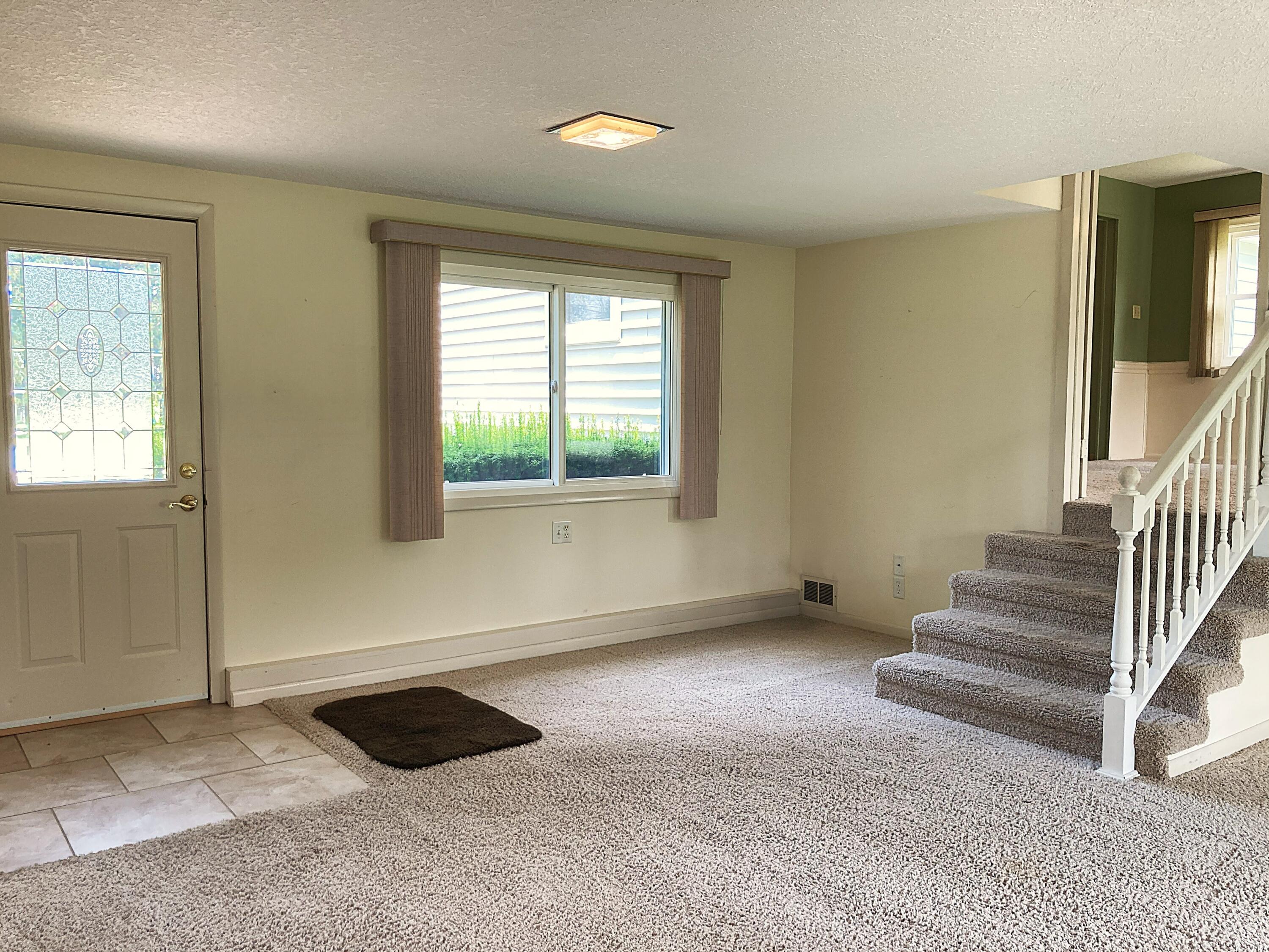 503 West Gilson Street Edmore, MI 48829 - Photo 23 of 52 Family Room