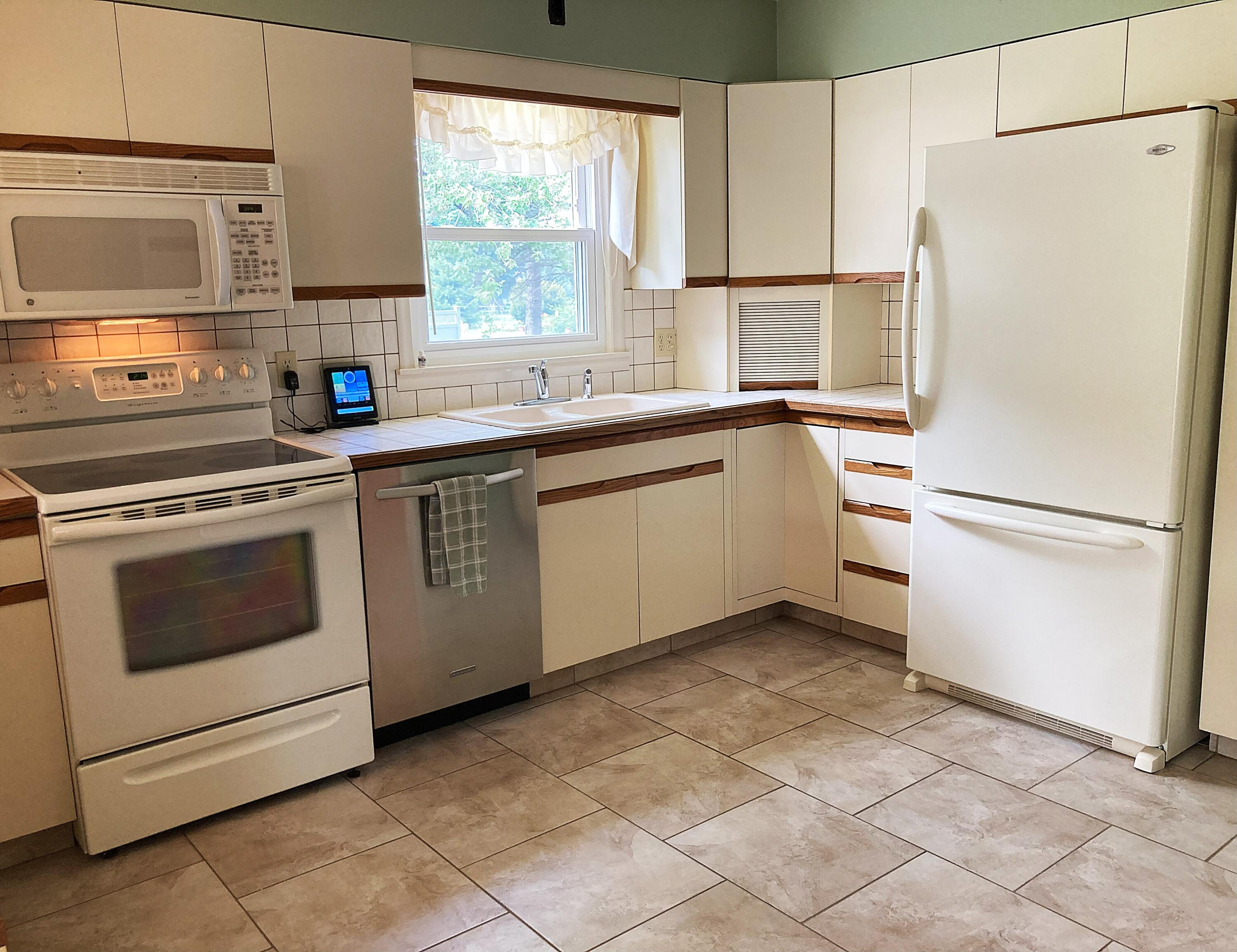 503 West Gilson Street Edmore, MI 48829 - Photo 7 of 52 Kitchen