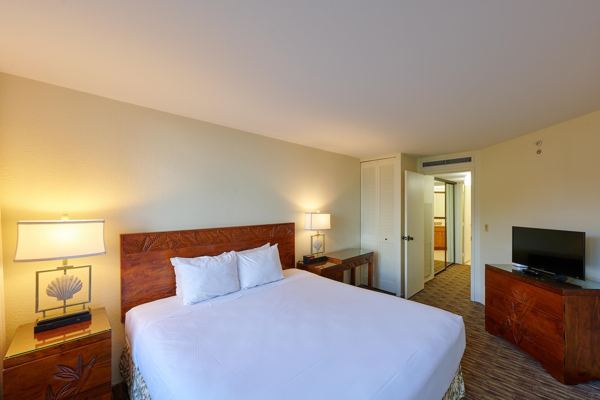 3445 Lower Honoapiilani Road, Unit 212 Lahaina, HI 96761 - Photo 29 of 39 a bedroom with a bed and a television in it