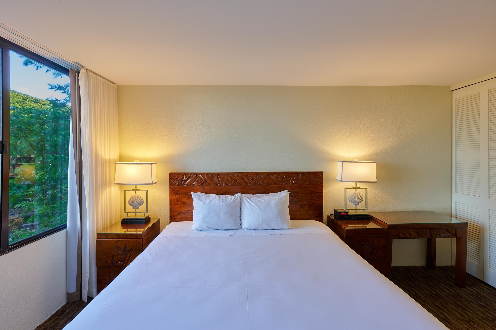 3445 Lower Honoapiilani Road, Unit 212 Lahaina, HI 96761 - Photo 30 of 39 a bedroom with a bed and a window