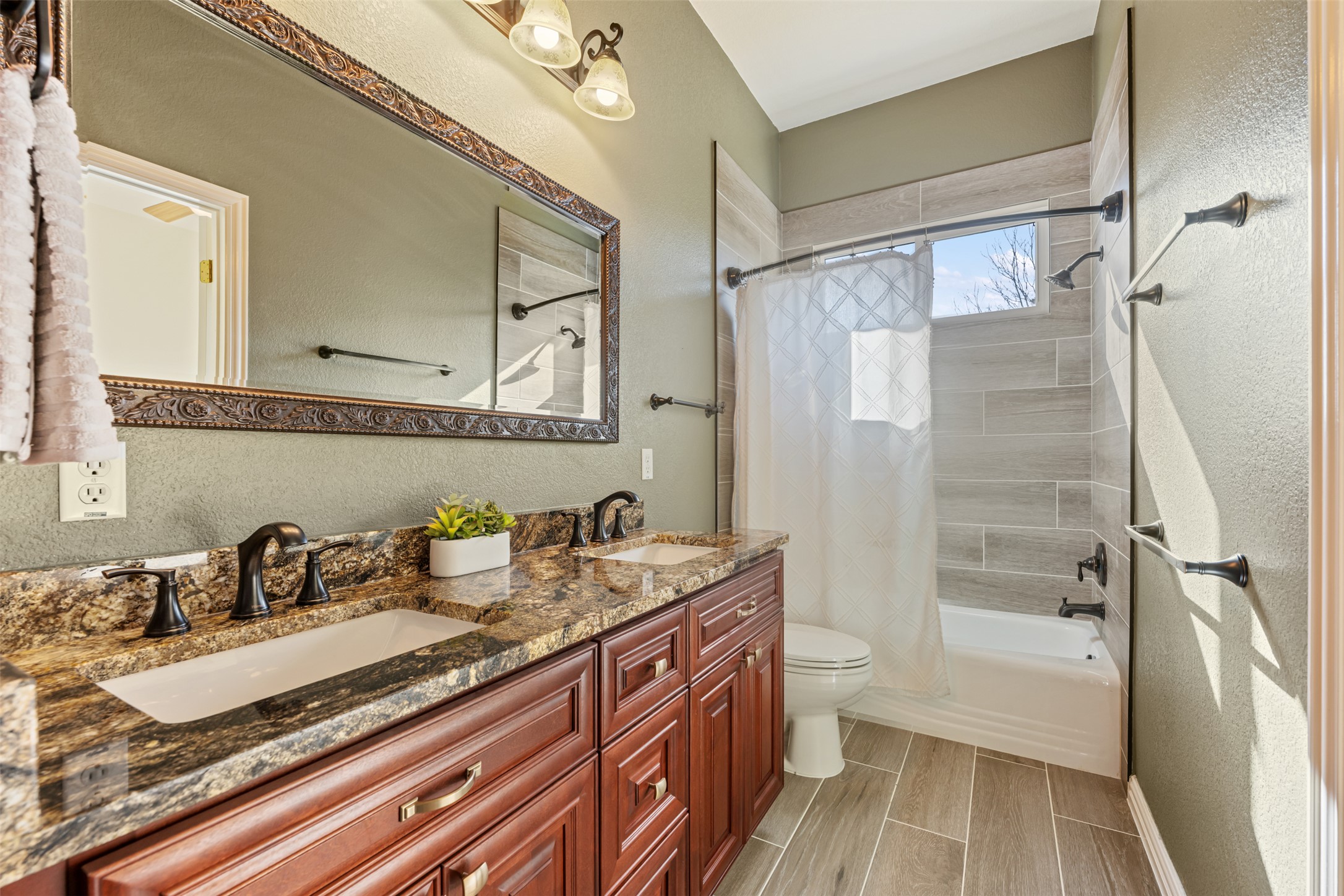 181 Whitney Run Buda, TX 78610 - Photo 26 of 40 Second full bathroom connected to bedroom 2 & 3.