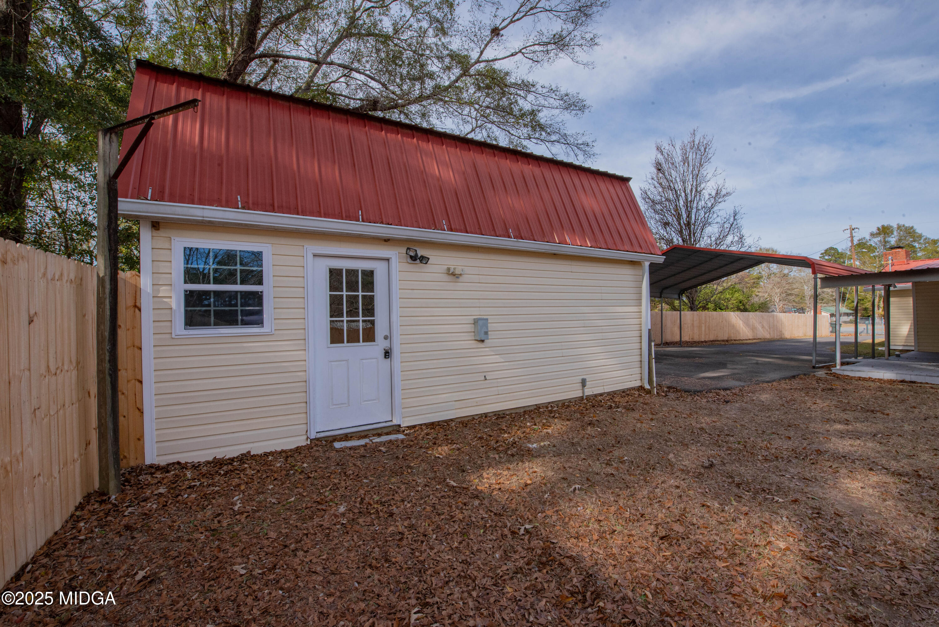 9 Friar Tuck Road Reynolds, GA 31076 - Photo 12 of 48 a backyard of a house