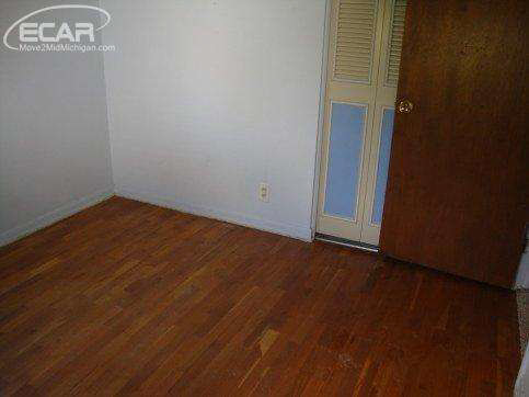 1488 West Judd Road Flint, MI 48507 - Photo 6 of 16 21147489-5.JPG