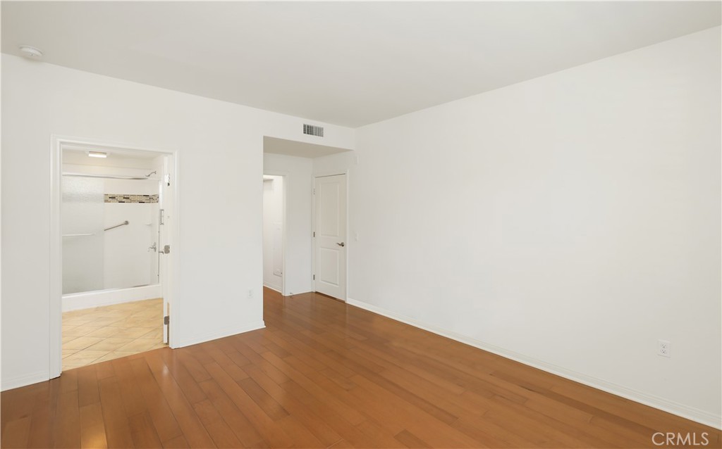 89 Mayfair Irvine, CA 92620 - Photo 15 of 34 Primary suite