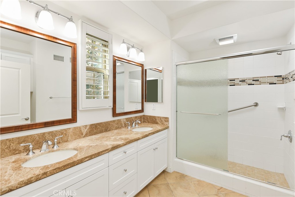 89 Mayfair Irvine, CA 92620 - Photo 18 of 34 Primary suite bathroom