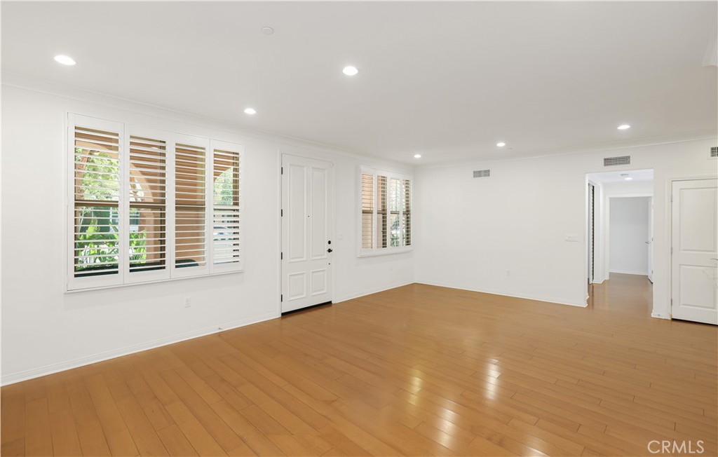 89 Mayfair Irvine, CA 92620 - Photo 4 of 34 Great room