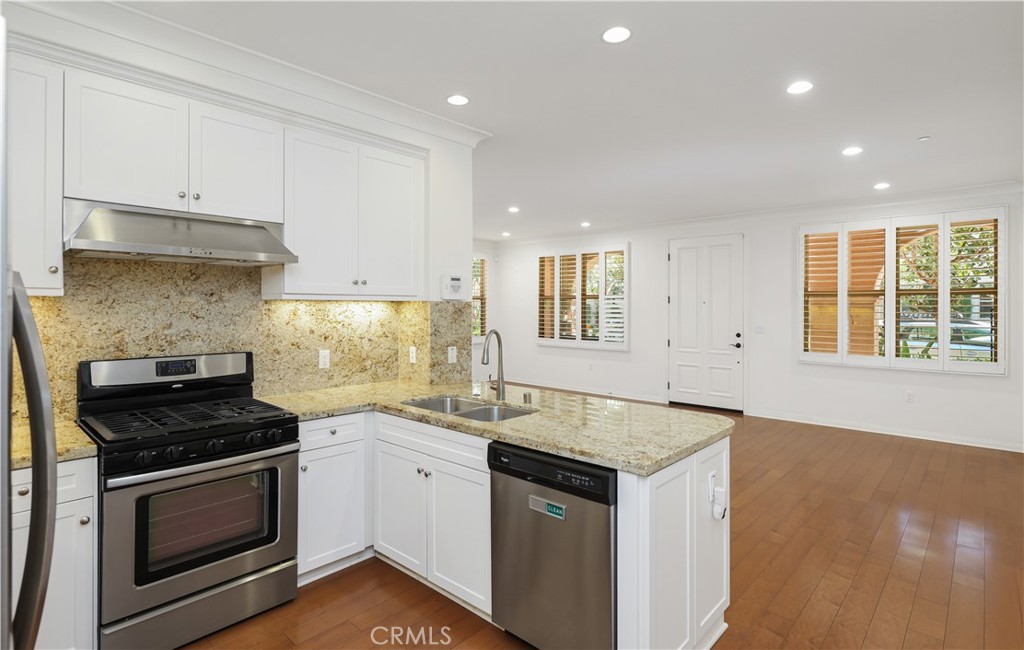 89 Mayfair Irvine, CA 92620 - Photo 5 of 34
