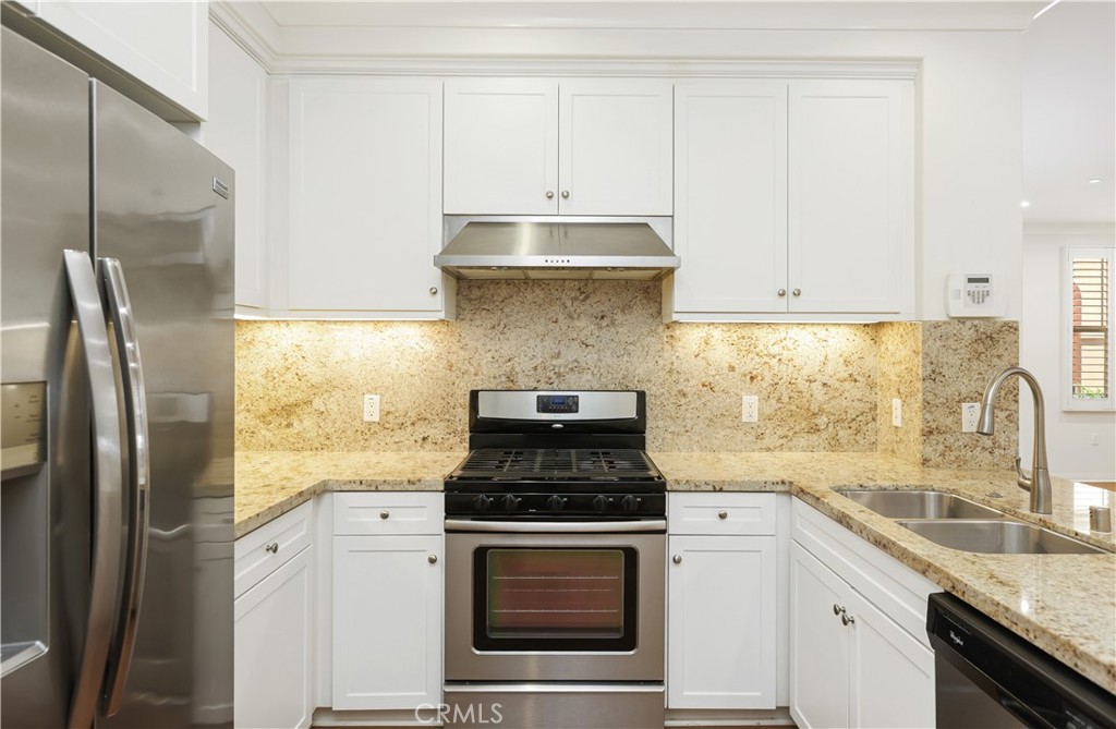 89 Mayfair Irvine, CA 92620 - Photo 8 of 34 Kitchen