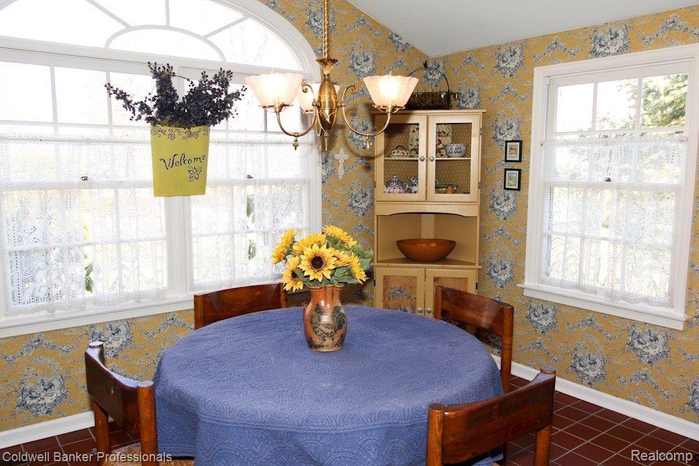 914 Shirley Road Birmingham, MI 48009 - Photo 10 of 23 BREAKFAST AREA