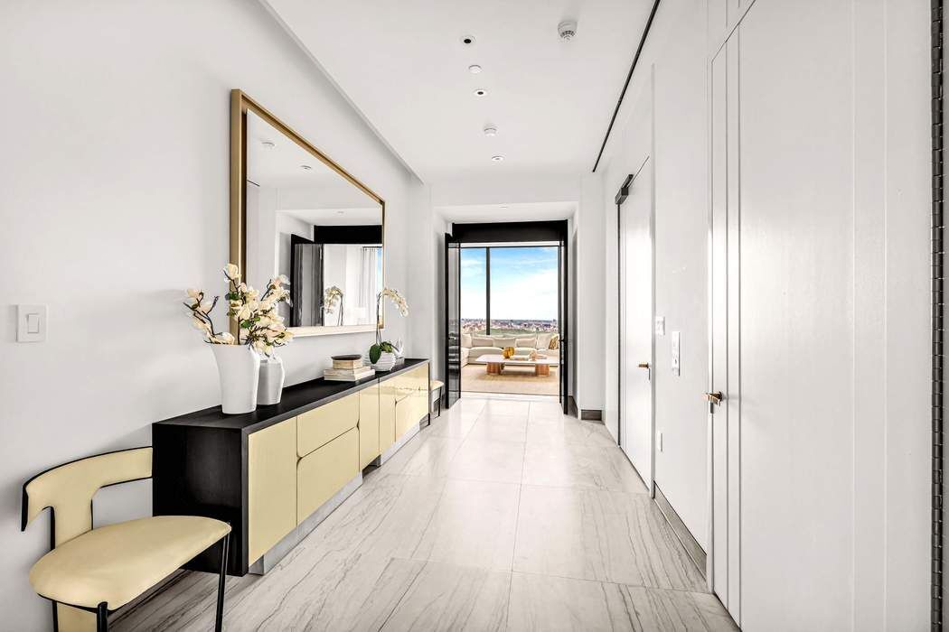 111 West 57th Street, Unit 36 Manhattan, NY 10019 - Photo 15 of 35