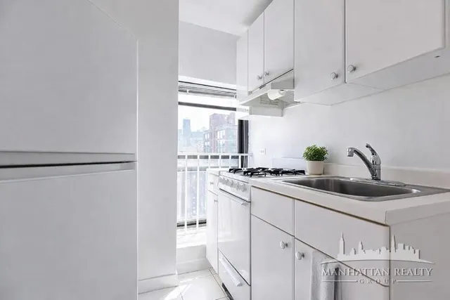 $3,300 | 108 East 38th Street, Unit 1105 | Murray Hill