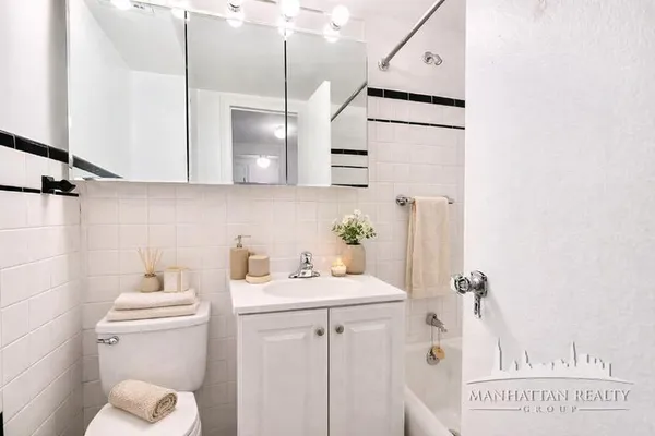 $3,300 | 108 East 38th Street, Unit 1105 | Murray Hill