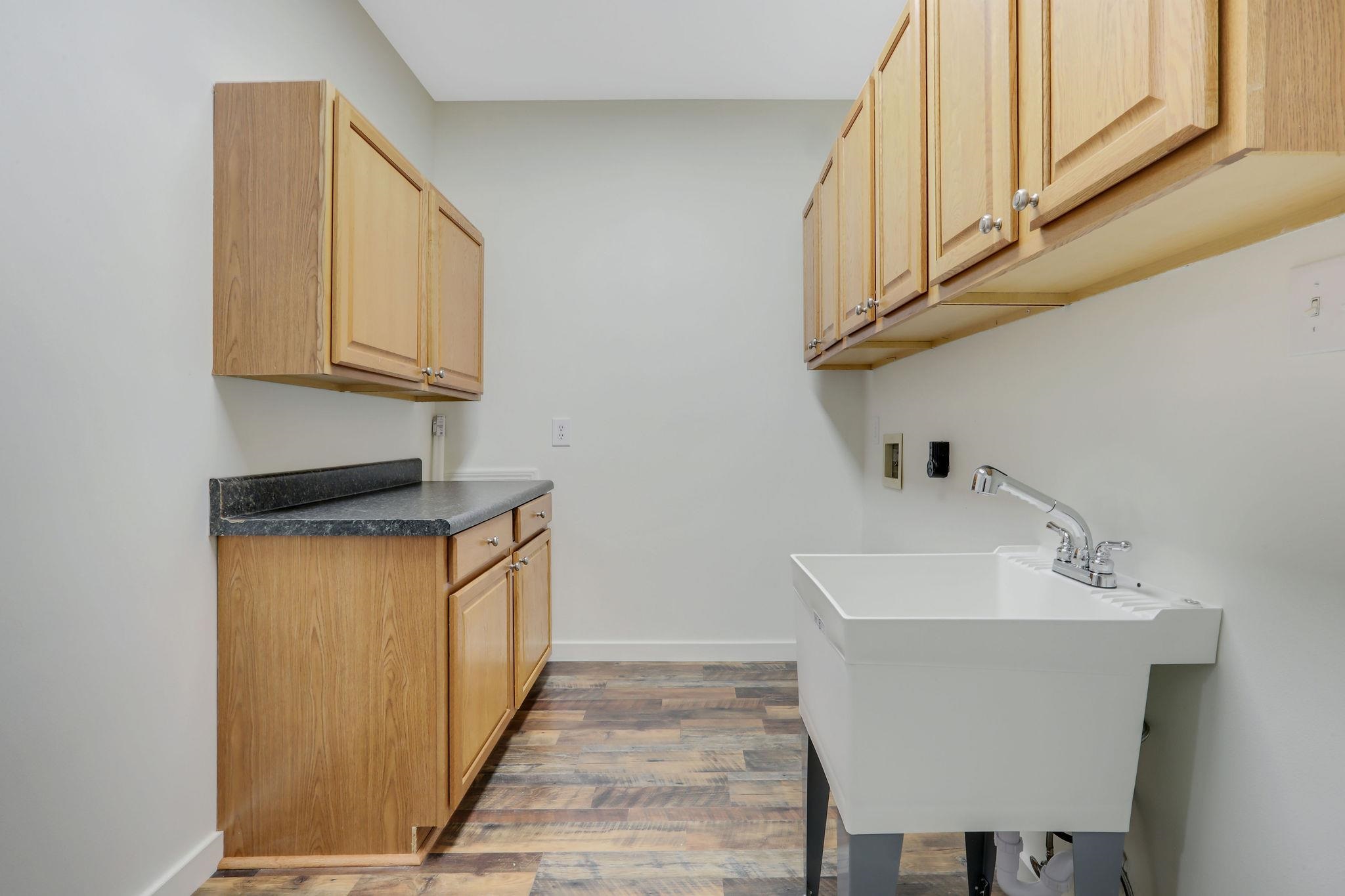 7239 Franklin Road Foley, AL 36535 - Photo 7 of 28 Laundry Room