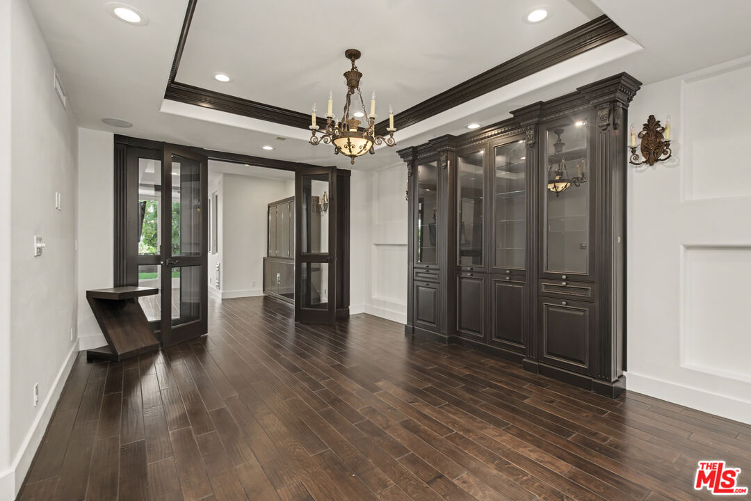 12608 Promontory Road Los Angeles, CA 90049 - Photo 9 of 59