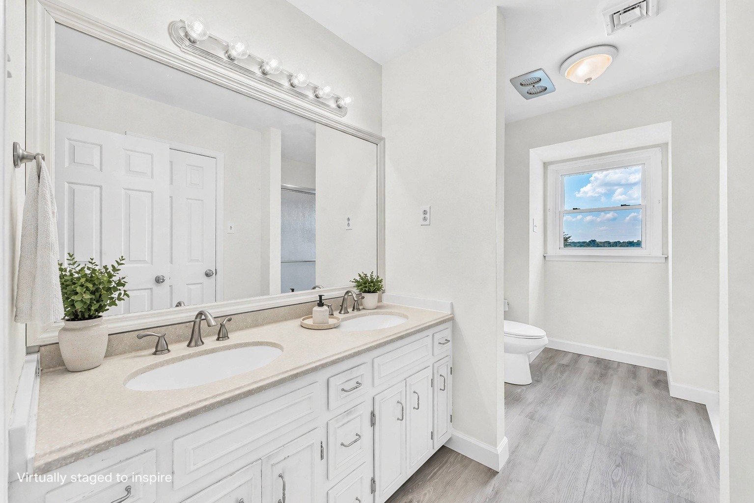 511 Snardon Mill Road Allensville, KY 42204 - Photo 18 of 34 a bath room with a sink and a mirror