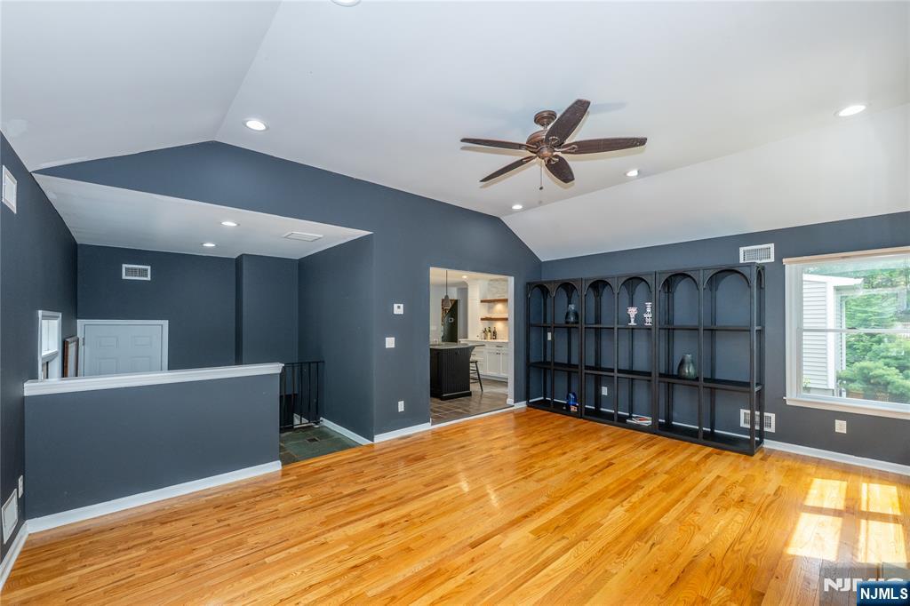 15 Congress Road Emerson, NJ 07630 - Photo 12 of 48