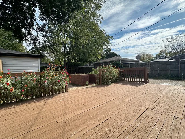 $2,475 | 1207 South Sumner Street, Wheaton, IL 60189