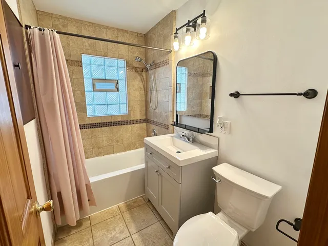 $2,475 | 1207 South Sumner Street, Wheaton, IL 60189