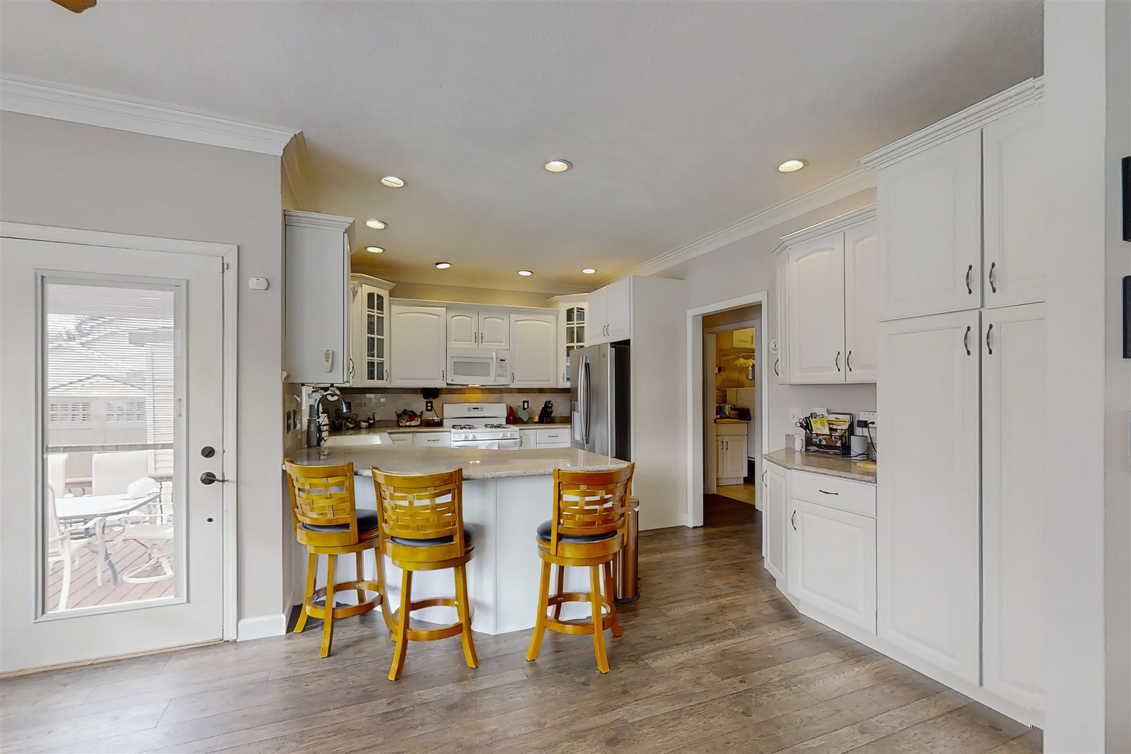 4 Cloverhill Circle Bloomington, IL 61705 - Photo 30 of 63 a kitchen with a table and chairs