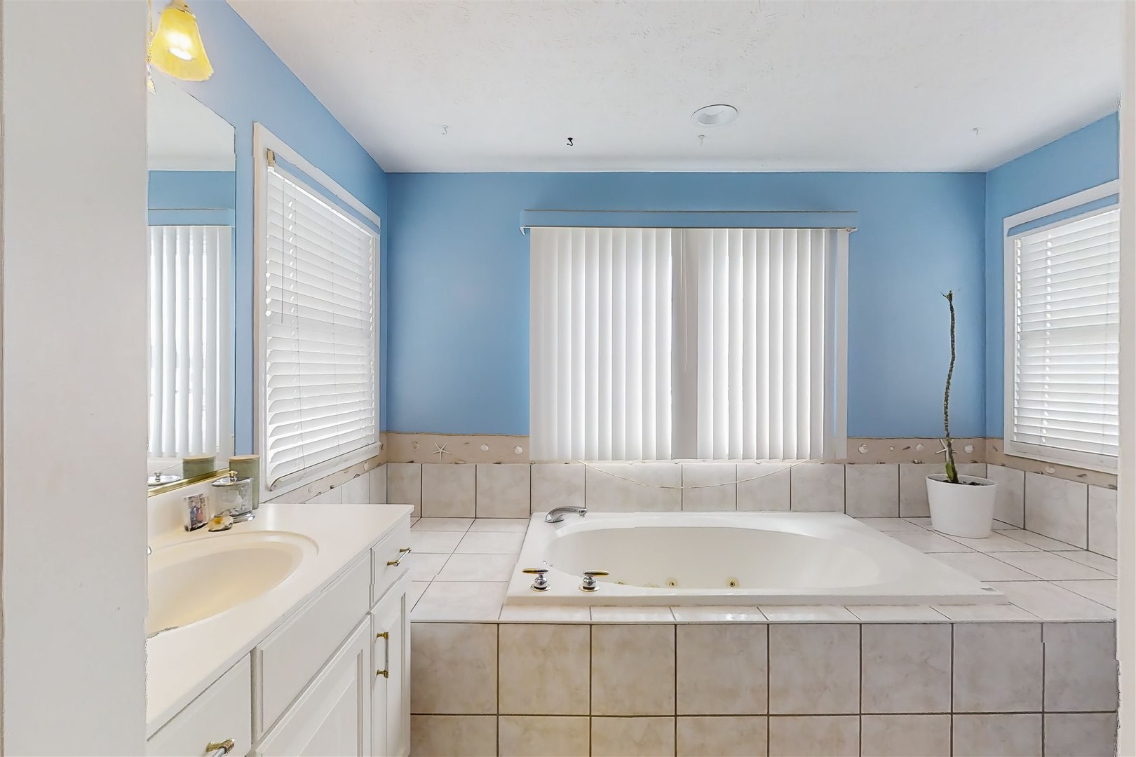 4 Cloverhill Circle Bloomington, IL 61705 - Photo 41 of 63 a bathroom with a tub sink and mirror
